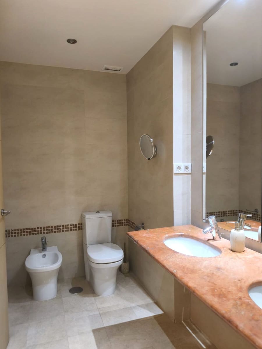 2 bedroom Apartment for rent in Sotogrande with pool - € 2,500 (Ref: 10037113)