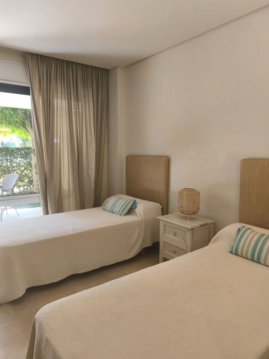 2 bedroom Apartment for rent in Sotogrande with pool - € 2,500 (Ref: 10037113)