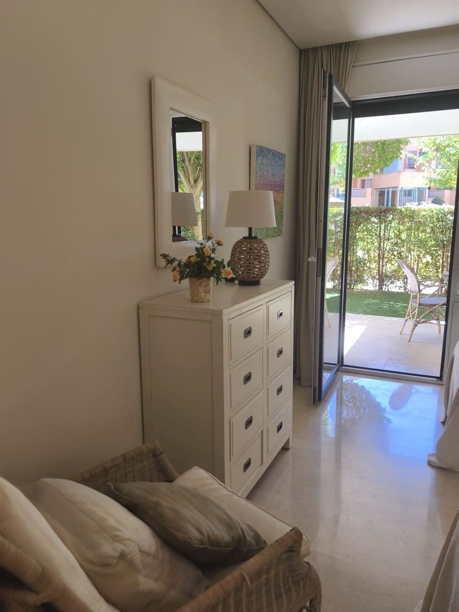 2 bedroom Apartment for rent in Sotogrande with pool - € 2,500 (Ref: 10037113)