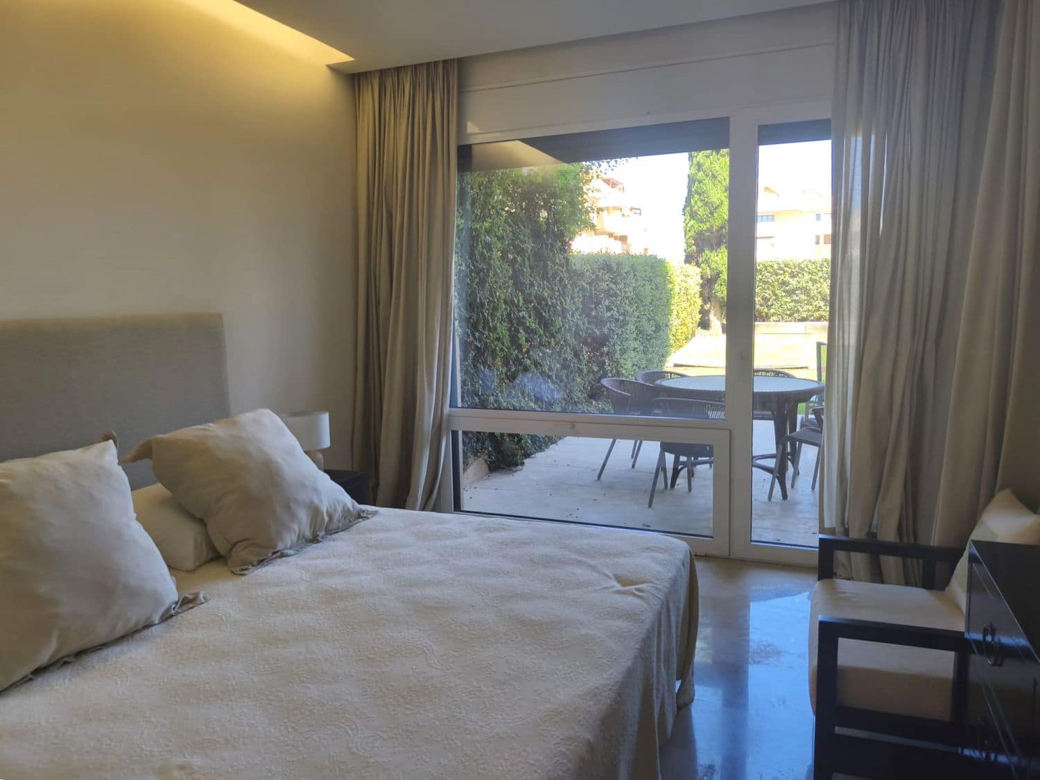 2 bedroom Apartment for rent in Sotogrande with pool - € 2,500 (Ref: 10037113)