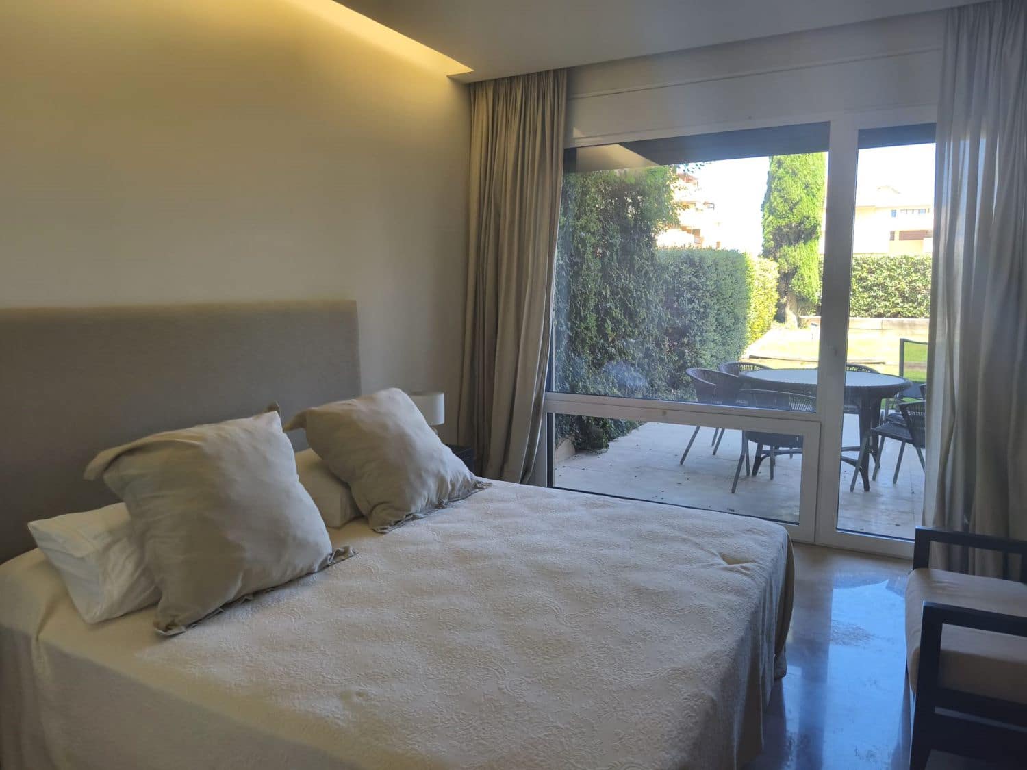 2 bedroom Apartment for rent in Sotogrande with pool - € 2,500 (Ref: 10037113)