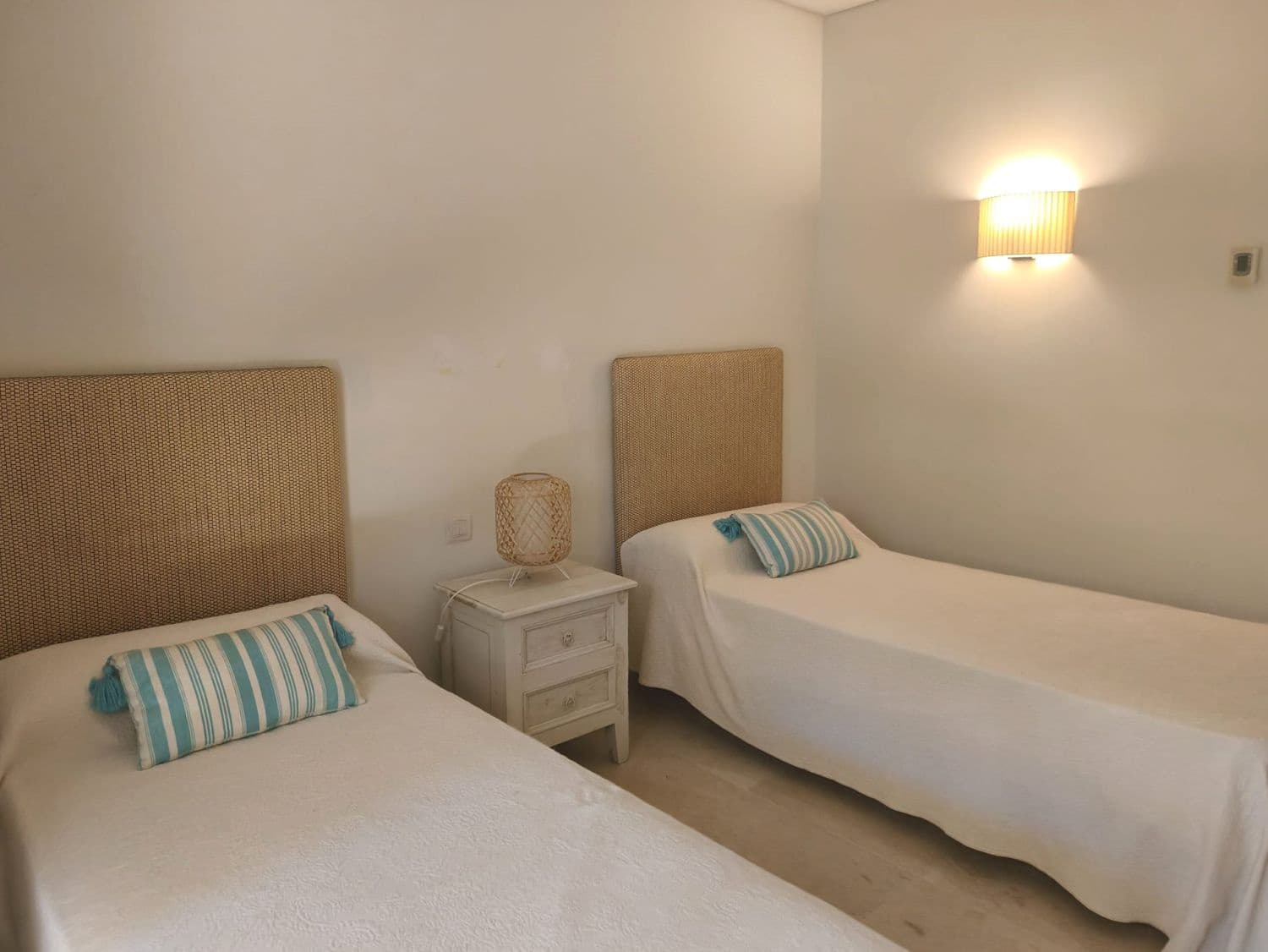 2 bedroom Apartment for rent in Sotogrande with pool - € 2,500 (Ref: 10037113)