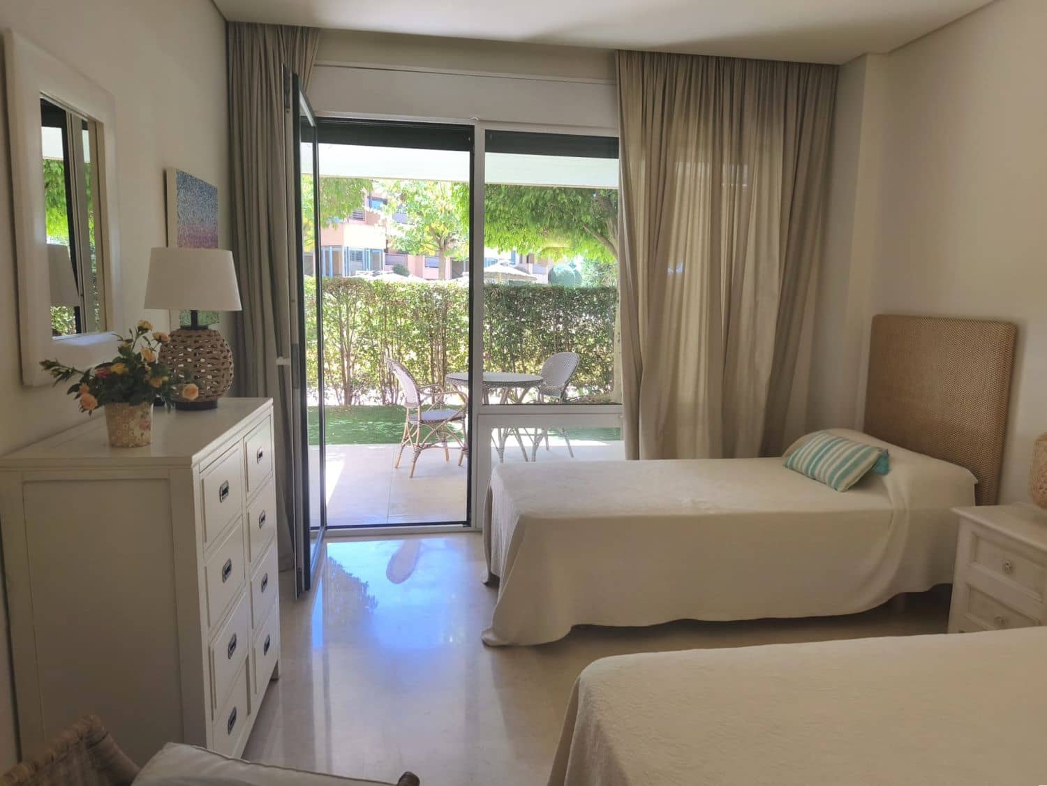2 bedroom Apartment for rent in Sotogrande with pool - € 2,500 (Ref: 10037113)