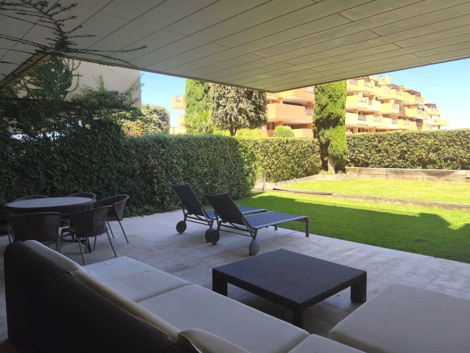 2 bedroom Apartment for rent in Sotogrande with pool - € 2,500 (Ref: 10037113)