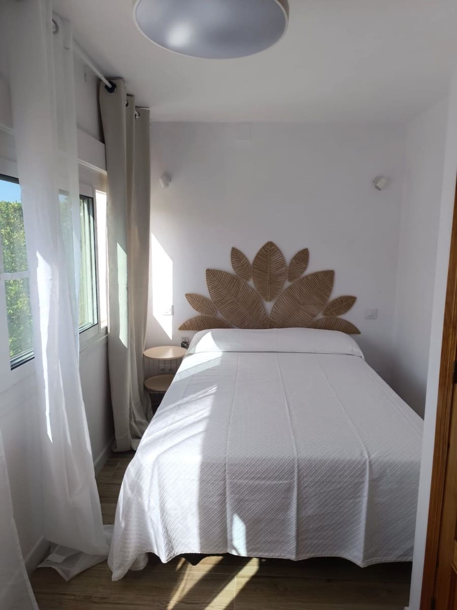 2 soveværelse Lejlighed til leje i Torreguadiaro - € 700 (Ref: 10061403)