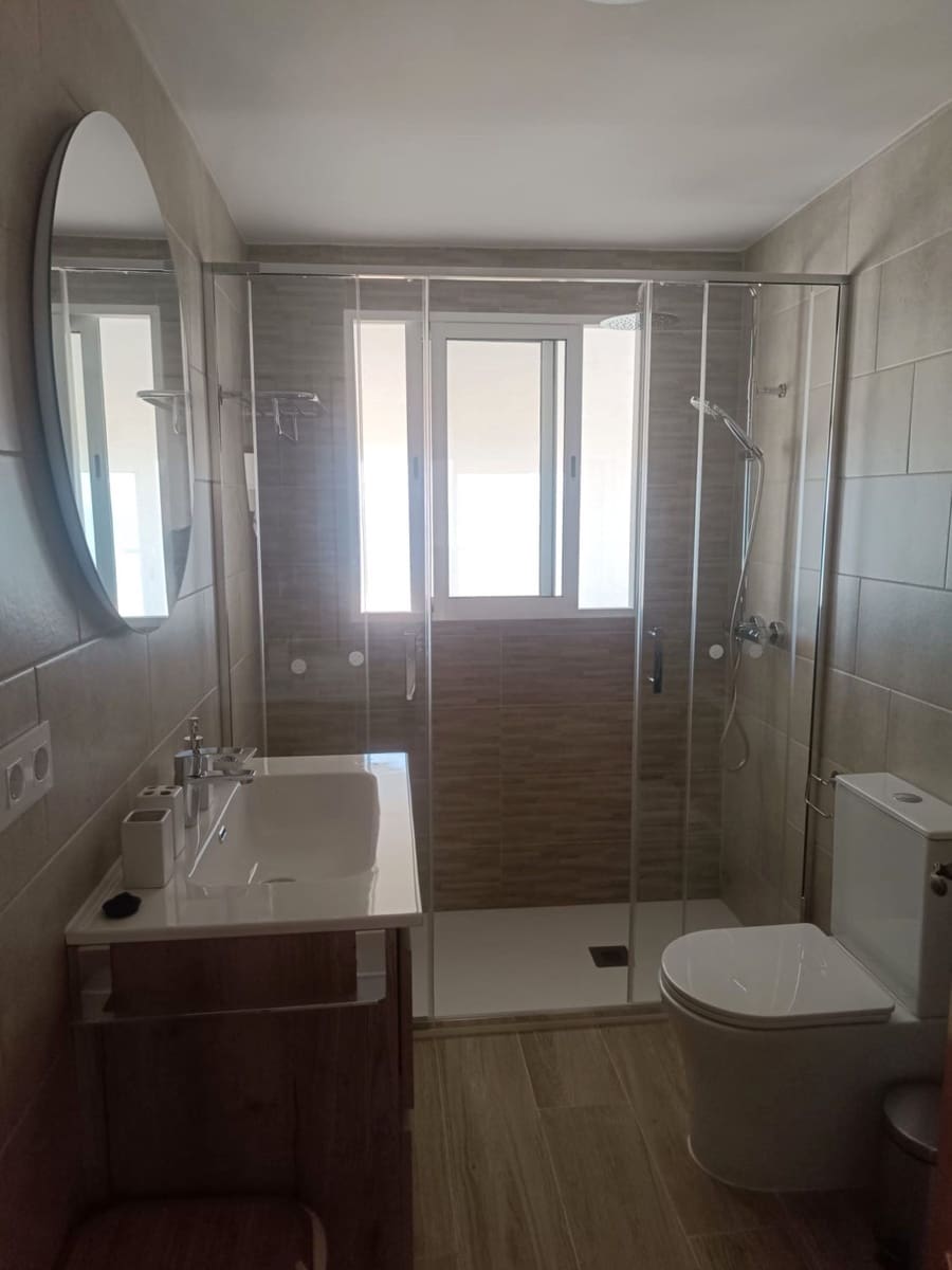 2 soveværelse Lejlighed til leje i Torreguadiaro - € 700 (Ref: 10061403)