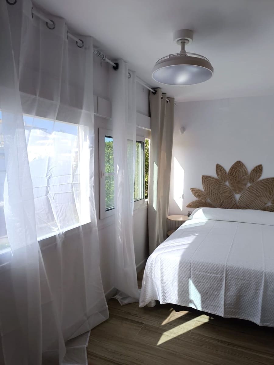 2 soveværelse Lejlighed til leje i Torreguadiaro - € 700 (Ref: 10061403)