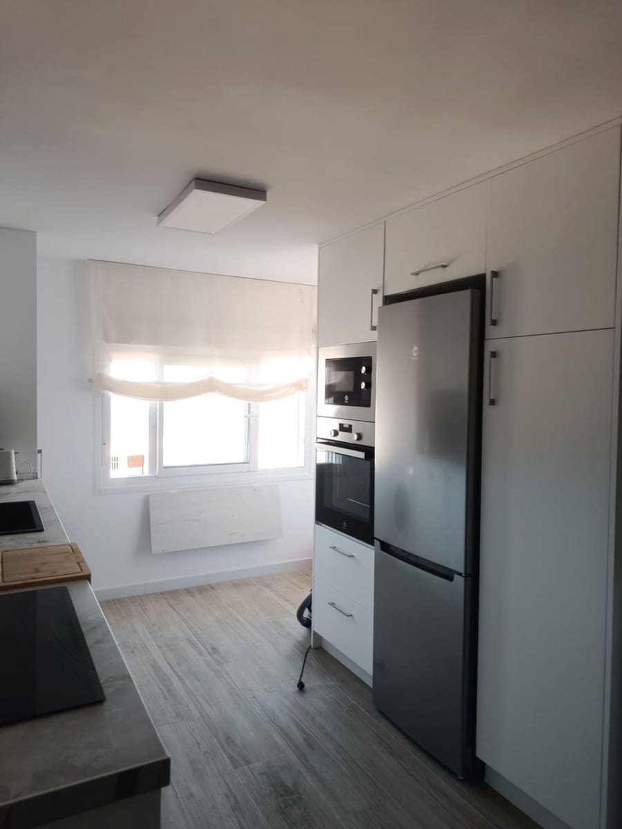 2 soveværelse Lejlighed til leje i Torreguadiaro - € 700 (Ref: 10061403)