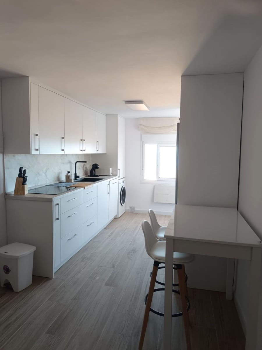 2 soveværelse Lejlighed til leje i Torreguadiaro - € 700 (Ref: 10061403)