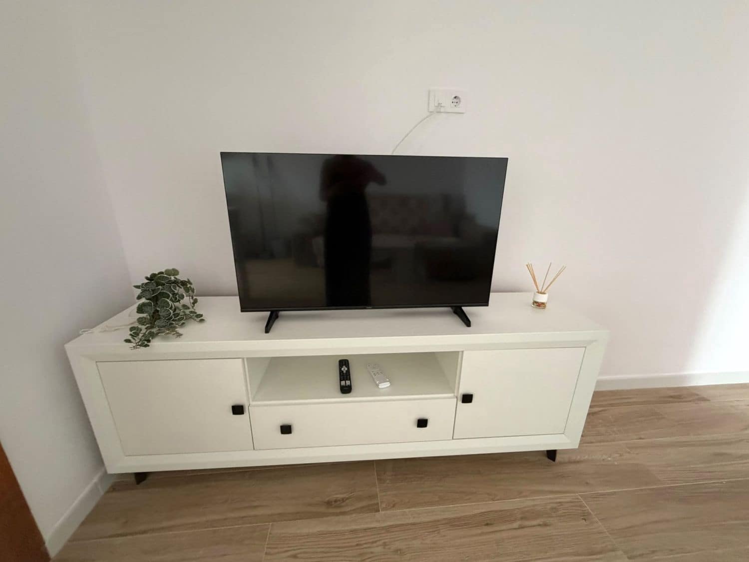 2 soveværelse Lejlighed til leje i Torreguadiaro - € 700 (Ref: 10061403)