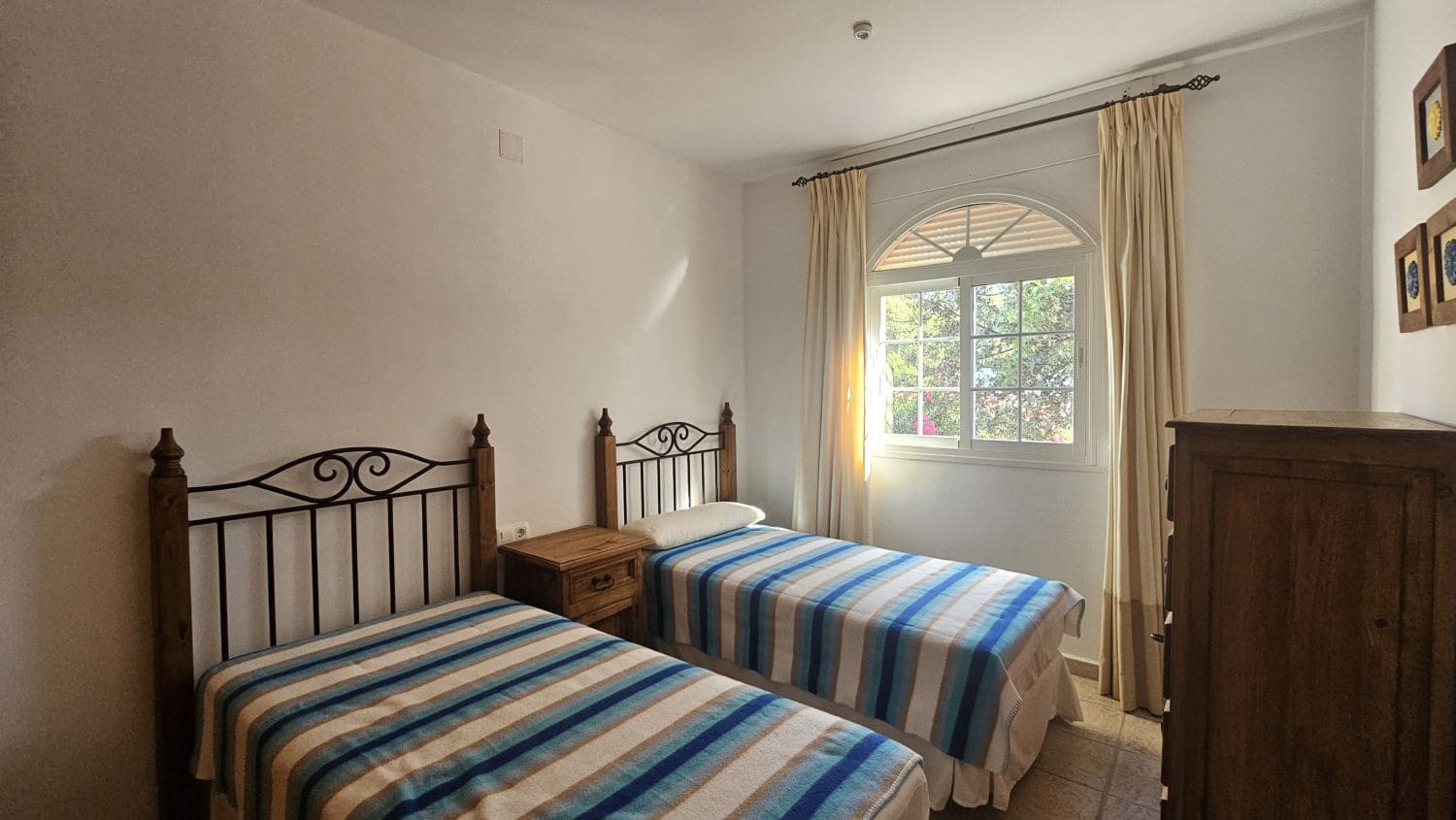 5 sypialnia Willa na sprzedaż w San Enrique de Guadiaro z garażem - 598 000 € (Ref: 10080570)