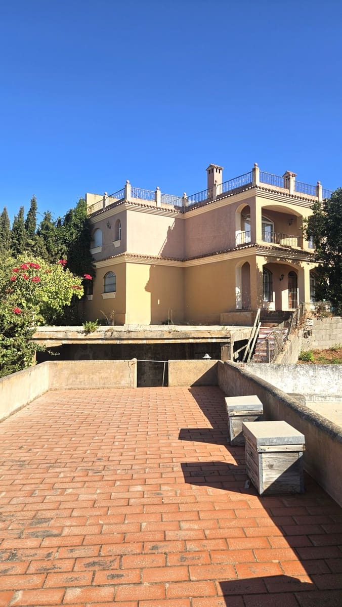 5 sypialnia Willa na sprzedaż w San Enrique de Guadiaro z garażem - 598 000 € (Ref: 10080570)