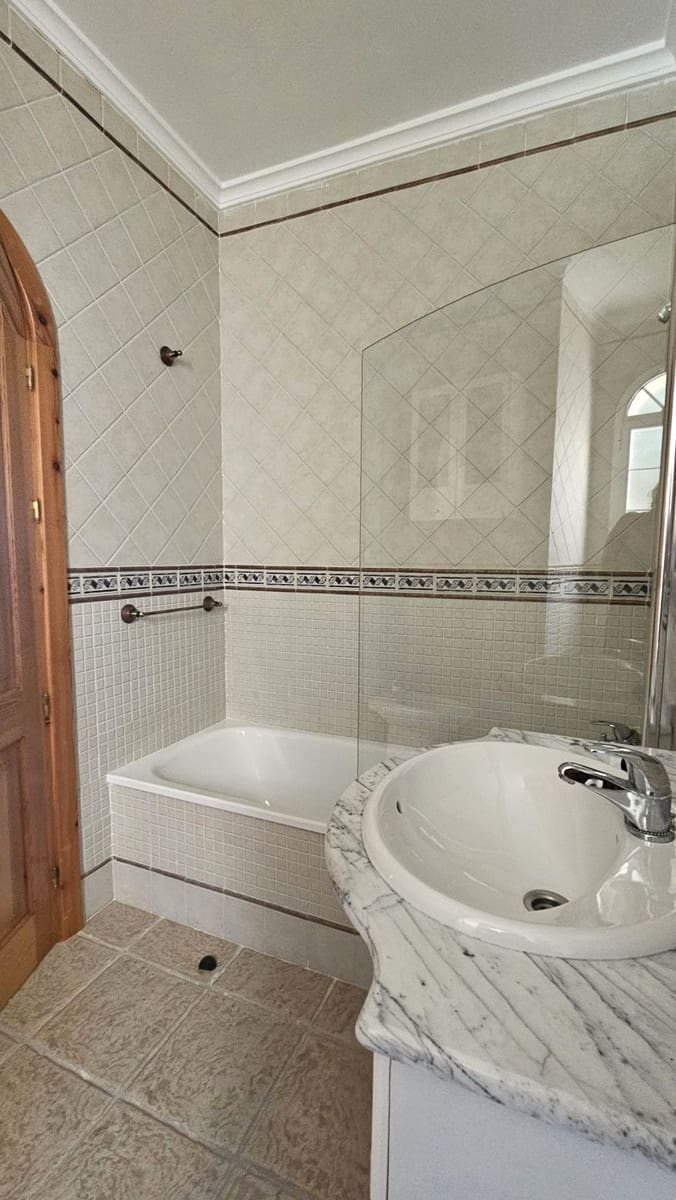 5 sypialnia Willa na sprzedaż w San Enrique de Guadiaro z garażem - 598 000 € (Ref: 10080570)