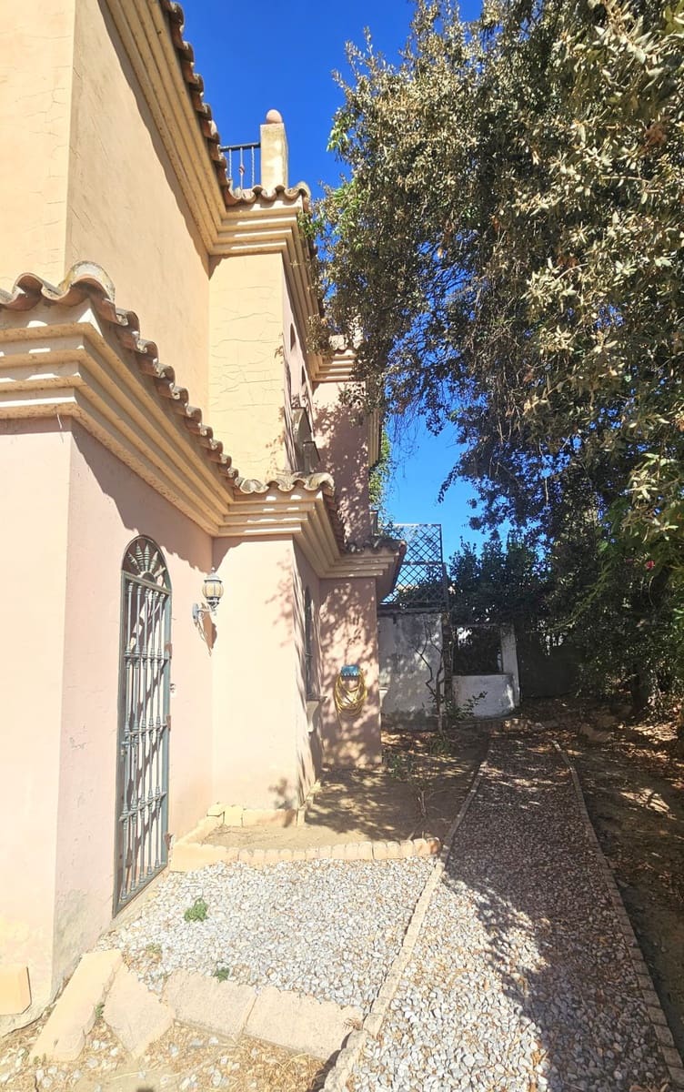 5 sypialnia Willa na sprzedaż w San Enrique de Guadiaro z garażem - 598 000 € (Ref: 10080570)