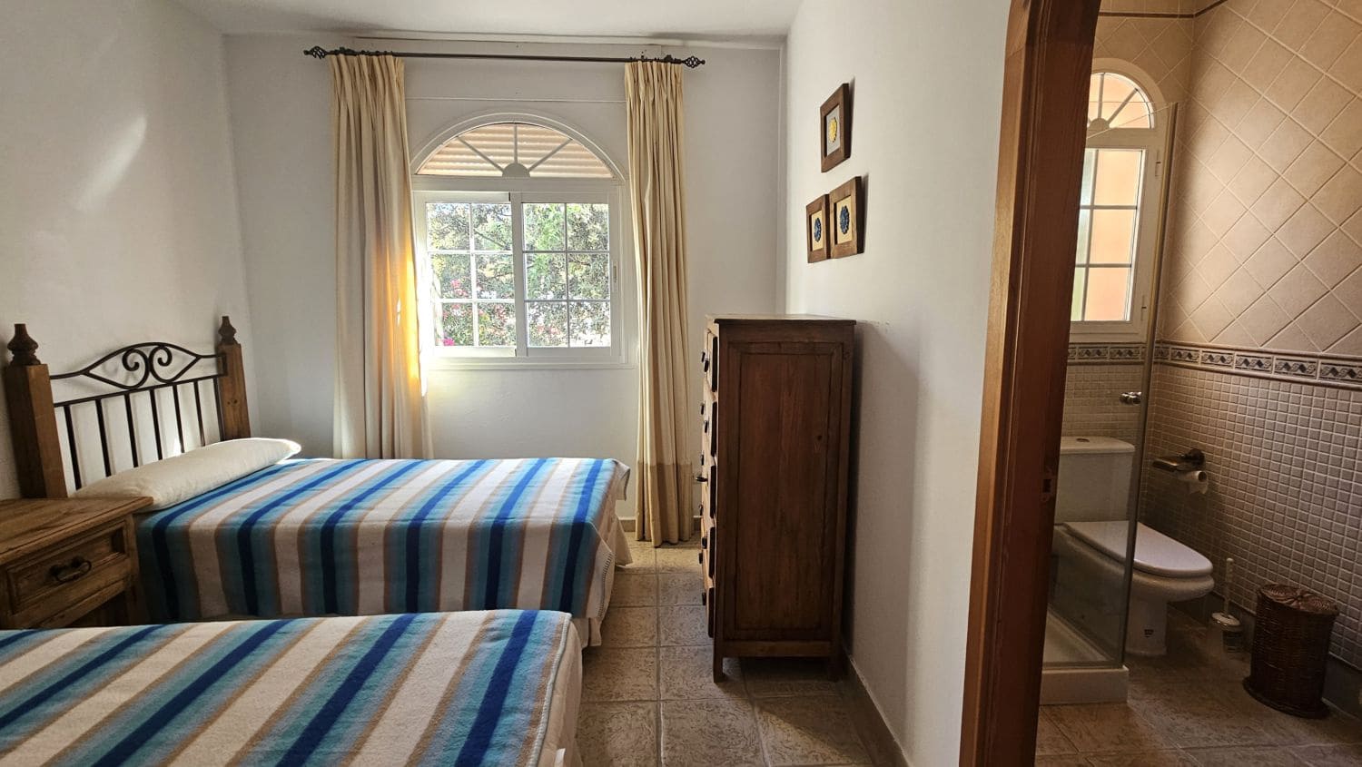 5 sypialnia Willa na sprzedaż w San Enrique de Guadiaro z garażem - 598 000 € (Ref: 10080570)