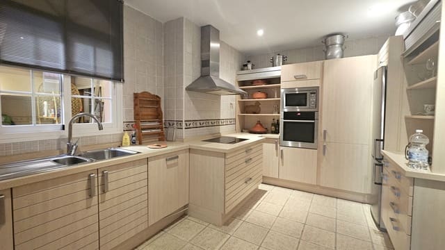 5 sypialnia Willa na sprzedaż w San Enrique de Guadiaro, San Roque z garażem - 598 000 € (Ref: 10080570)