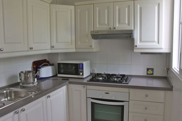 2 Zimmer Apartment zu vermieten in Sotogrande, San Roque mit Garage - 1.500 € (Ref: 10097667)