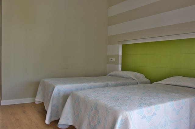 2 Zimmer Apartment zu vermieten in Sotogrande, San Roque mit Garage - 1.500 € (Ref: 10097667)