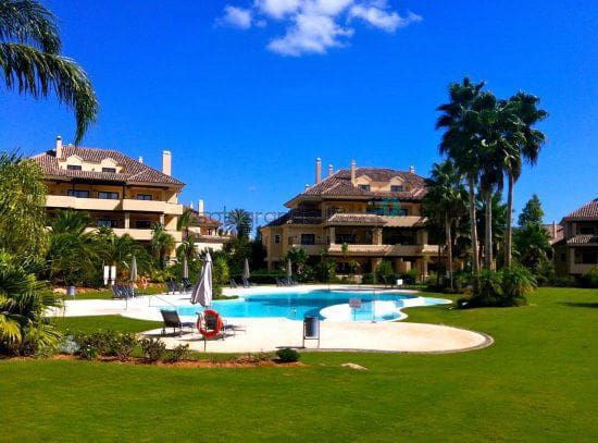 3 camera da letto Appartamento da affittare in Sotogrande Alto, San Roque con piscina garage - 3.000 € (Rif: 10115523)