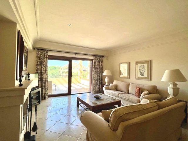 3 camera da letto Appartamento da affittare in Sotogrande Alto, San Roque con piscina garage - 3.000 € (Rif: 10115523)