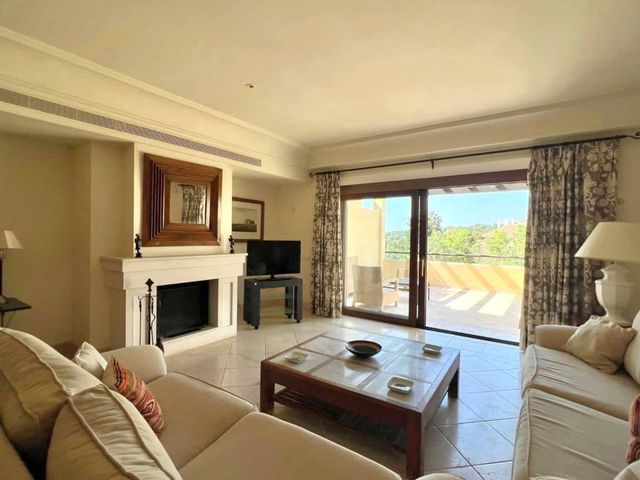 3 camera da letto Appartamento da affittare in Sotogrande Alto, San Roque con piscina garage - 3.000 € (Rif: 10115523)
