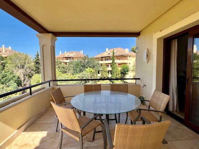 3 camera da letto Appartamento da affittare in Sotogrande Alto, San Roque con piscina garage - 3.000 € (Rif: 10115523)