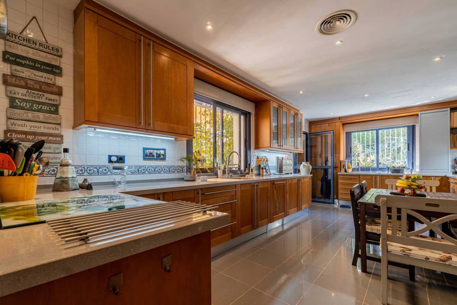 6 bedroom Villa for sale in Sotogrande with pool garage - € 1,680,000 (Ref: 10141828)