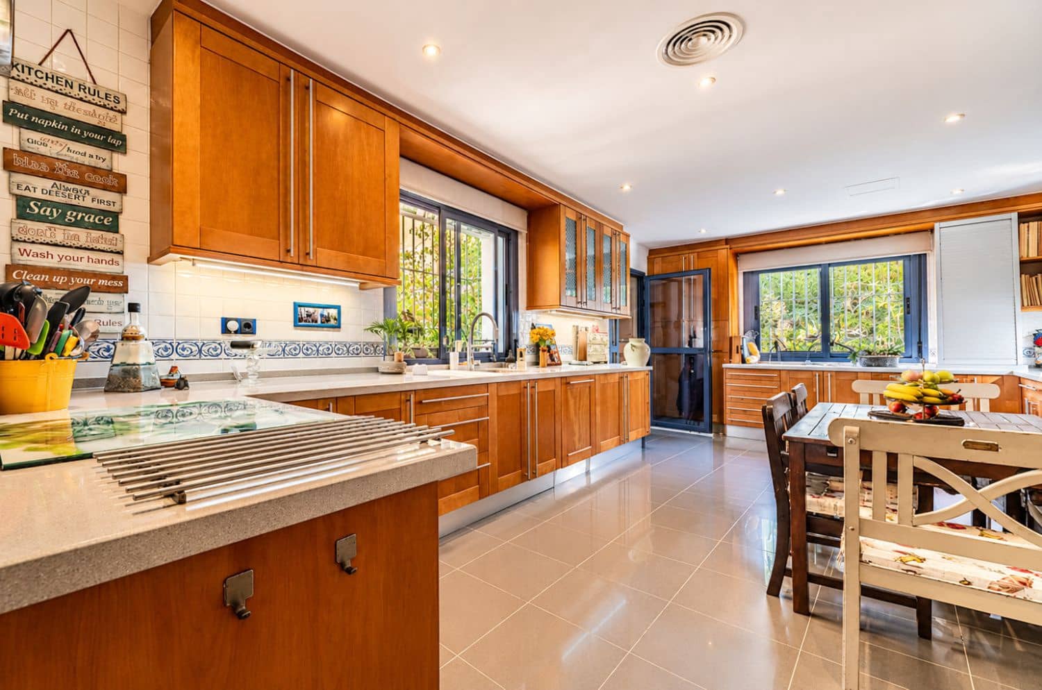 6 bedroom Villa for sale in Sotogrande with pool garage - € 1,680,000 (Ref: 10141828)