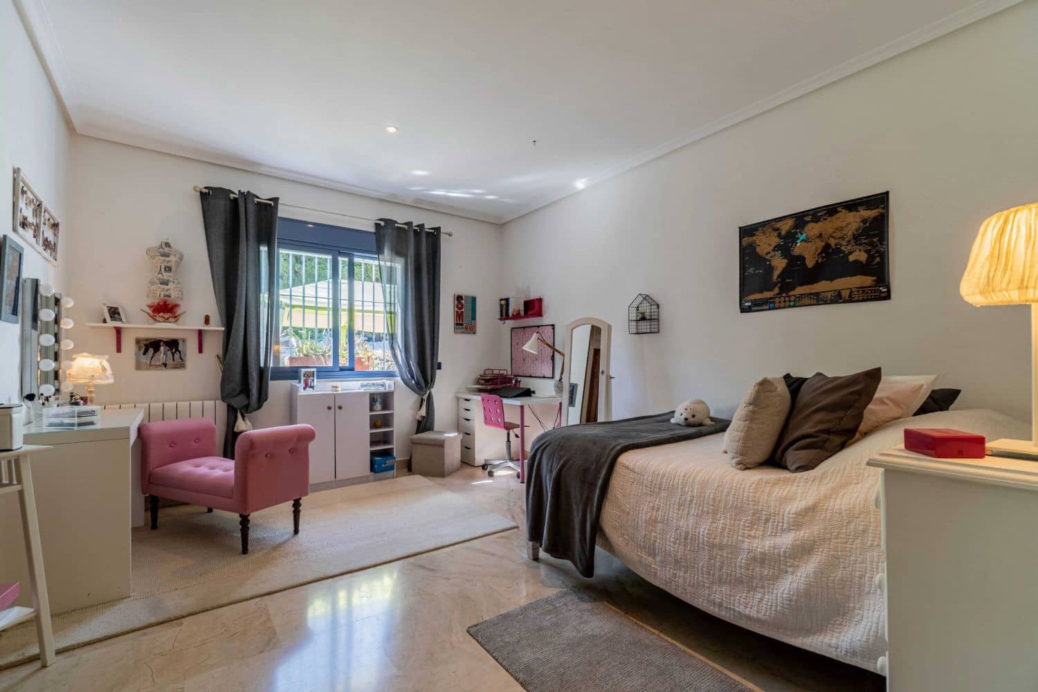 6 bedroom Villa for sale in Sotogrande with pool garage - € 1,680,000 (Ref: 10141828)