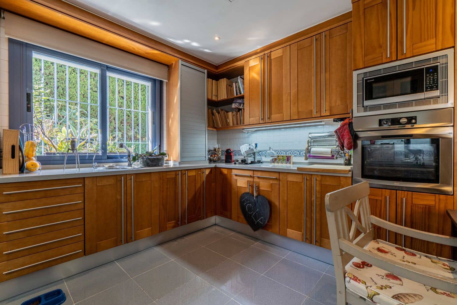 6 bedroom Villa for sale in Sotogrande with pool garage - € 1,680,000 (Ref: 10141828)