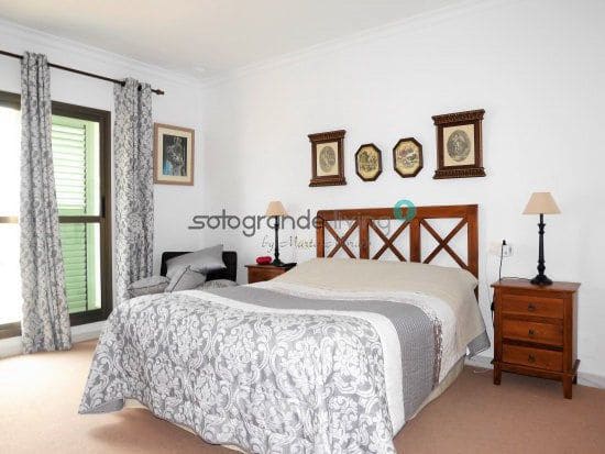 5 chambre Maison de Ville à vendre à Pueblo Nuevo de Guadiaro avec garage - 590 000 € (Ref: 4255292)