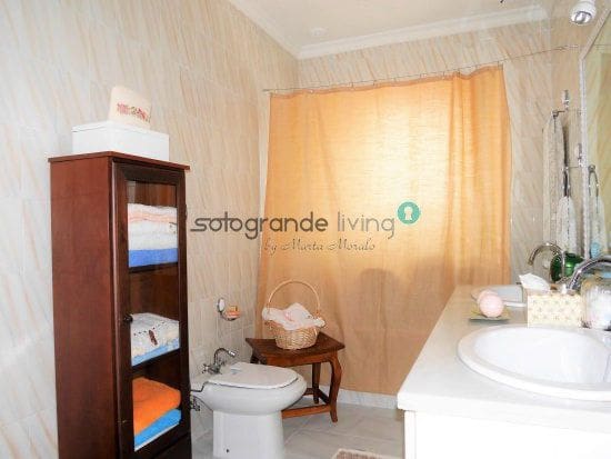 5 chambre Maison de Ville à vendre à Pueblo Nuevo de Guadiaro avec garage - 590 000 € (Ref: 4255292)