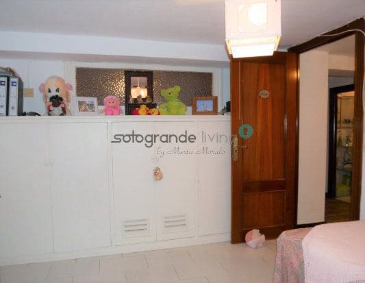 5 chambre Maison de Ville à vendre à Pueblo Nuevo de Guadiaro avec garage - 590 000 € (Ref: 4255292)