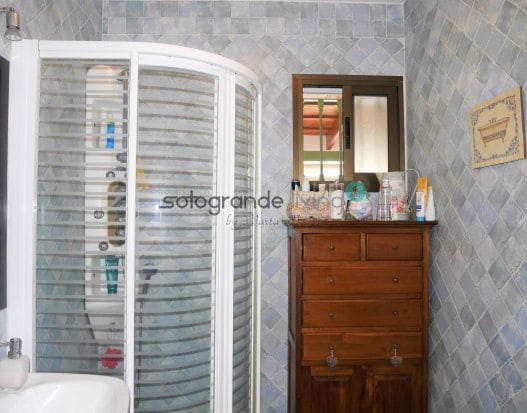 5 chambre Maison de Ville à vendre à Pueblo Nuevo de Guadiaro avec garage - 590 000 € (Ref: 4255292)