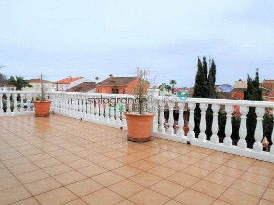 5 chambre Maison de Ville à vendre à Pueblo Nuevo de Guadiaro avec garage - 590 000 € (Ref: 4255292)