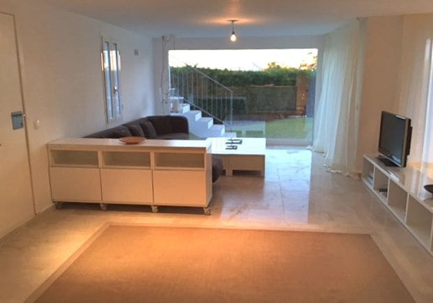 5 soveværelse Villa til salg i La Alcaidesa - € 953.000 (Ref: 4266438)