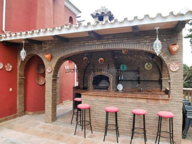 4 bedroom Villa for rent in Sotogrande Alto, San Roque with garage - € 6,000 (Ref: 4499179)