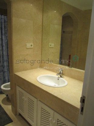 2 soveværelse Lejlighed til leje i Sotogrande med garage - € 1.800 (Ref: 4775038)