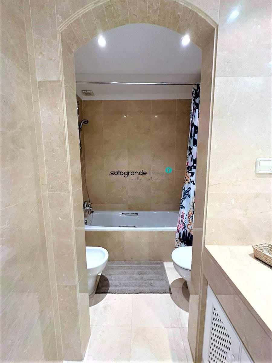 2 soveværelse Lejlighed til leje i Sotogrande med garage - € 1.800 (Ref: 4775038)