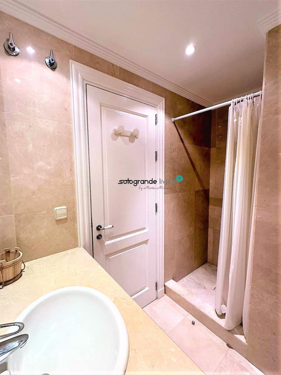 2 soveværelse Lejlighed til leje i Sotogrande med garage - € 1.800 (Ref: 4775038)