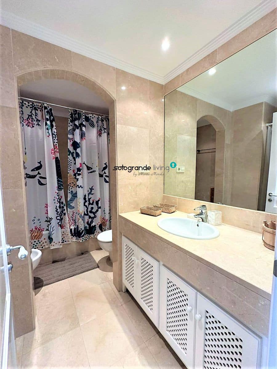 2 soveværelse Lejlighed til leje i Sotogrande med garage - € 1.800 (Ref: 4775038)