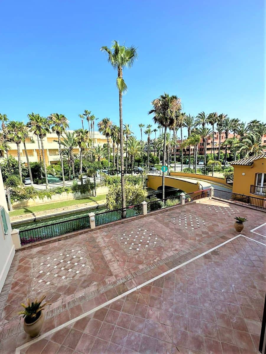 2 soveværelse Lejlighed til leje i Sotogrande med garage - € 1.800 (Ref: 4775038)