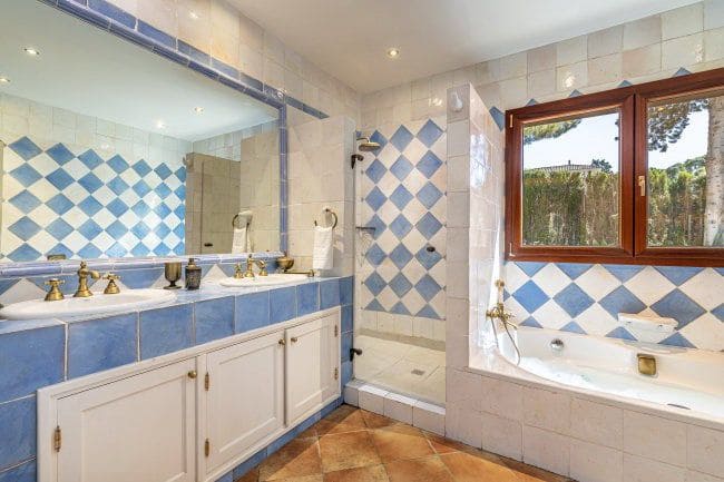 4 bedroom Villa for rent in Sotogrande with pool garage - € 4,950 (Ref: 4989124)