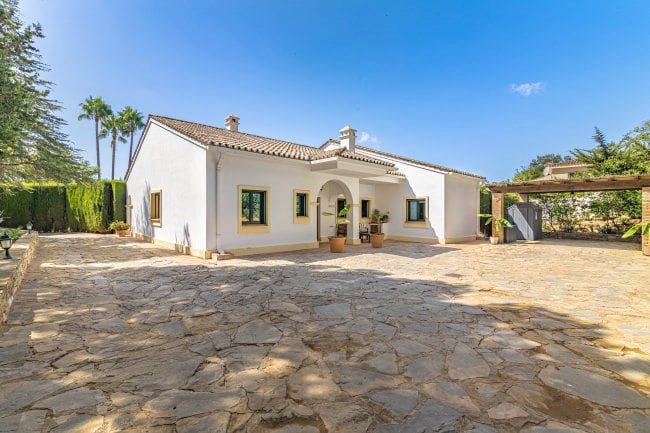 4 bedroom Villa for rent in Sotogrande with pool garage - € 4,950 (Ref: 4989124)