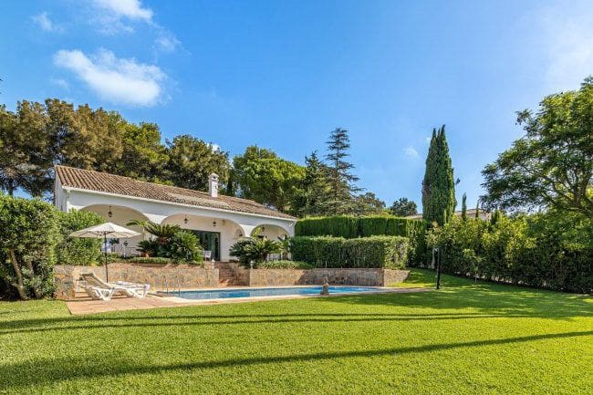 4 bedroom Villa for rent in Sotogrande with pool garage - € 4,950 (Ref: 4989124)
