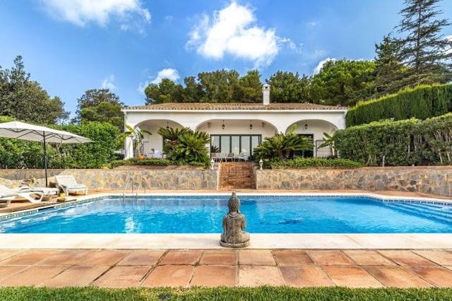 4 bedroom Villa for rent in Sotogrande Alto, San Roque with pool garage - € 4,950 (Ref: 4989124)