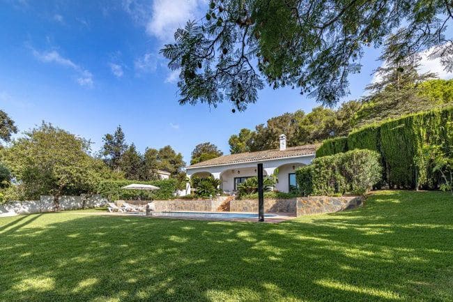 4 bedroom Villa for rent in Sotogrande with pool garage - € 4,950 (Ref: 4989124)