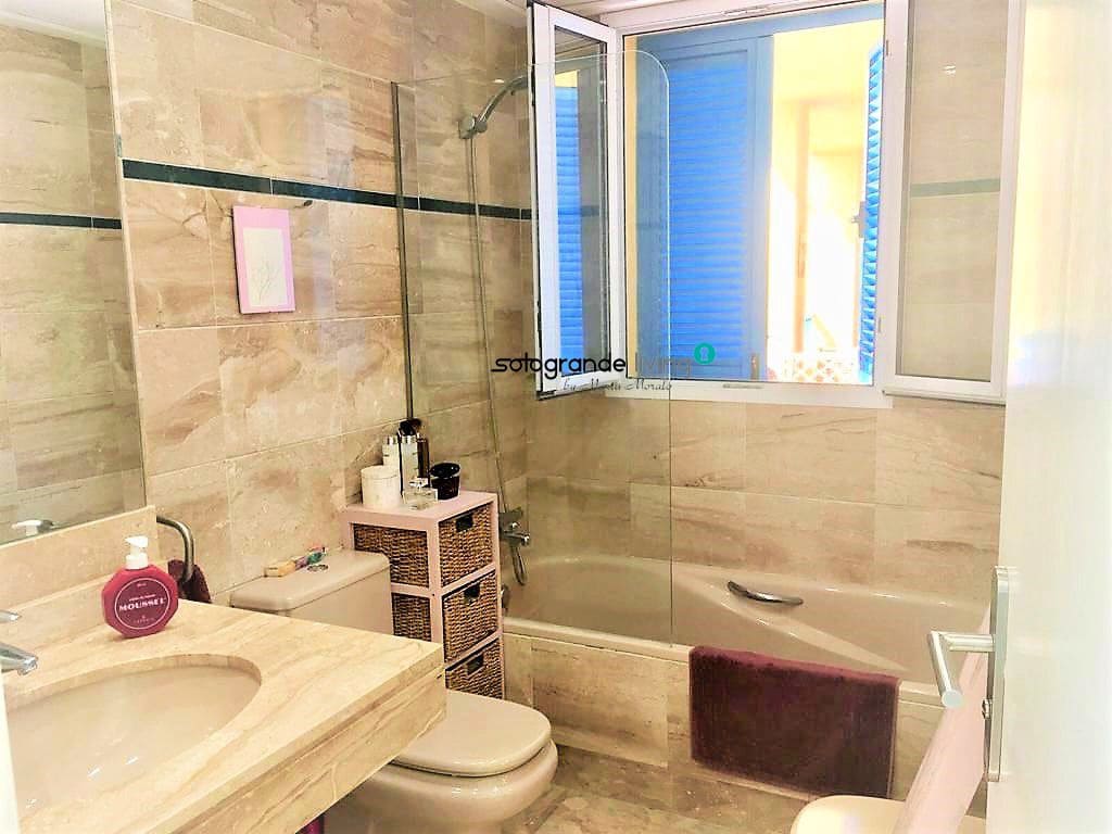 1 soveværelse Lejlighed til leje i Sotogrande med garage - € 1.200 (Ref: 5578610)