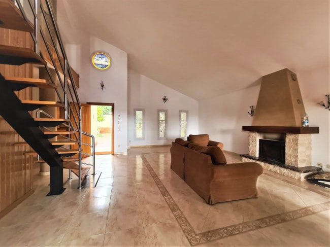 6 bedroom Villa for sale in Sotogrande with garage - € 1,450,000 (Ref: 5722826)