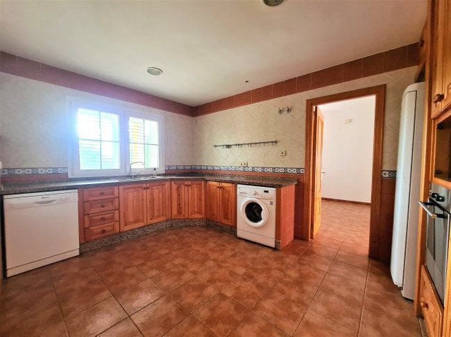 6 bedroom Villa for sale in Sotogrande with garage - € 1,450,000 (Ref: 5722826)